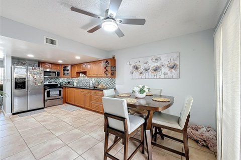 Touwnhouse à vendre à Hialeah, Floride: 2 chambres, 96.99 m2 № 1781570 - photo 13