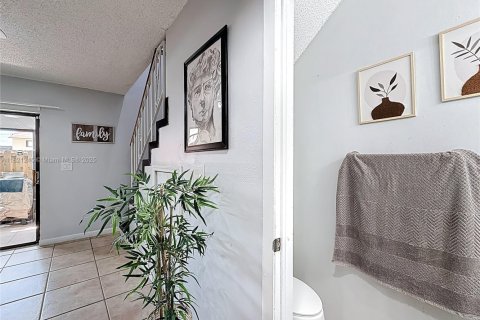 Touwnhouse à vendre à Hialeah, Floride: 2 chambres, 96.99 m2 № 1781570 - photo 15