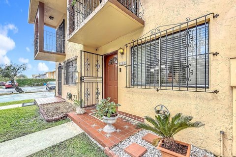 Touwnhouse à vendre à Hialeah, Floride: 2 chambres, 96.99 m2 № 1781570 - photo 3
