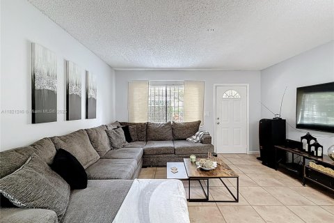 Touwnhouse à vendre à Hialeah, Floride: 2 chambres, 96.99 m2 № 1781570 - photo 6