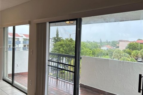 Купить кондоминиум в Майами, Флорида 2 спальни, 108.7м2, № 1968542 - фото 16