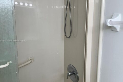 Купить кондоминиум в Майами, Флорида 2 спальни, 108.7м2, № 1968542 - фото 18