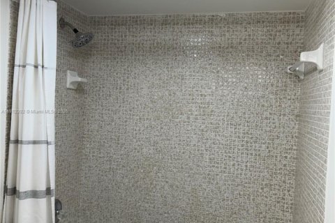 Купить кондоминиум в Майами, Флорида 2 спальни, 108.7м2, № 1968542 - фото 30