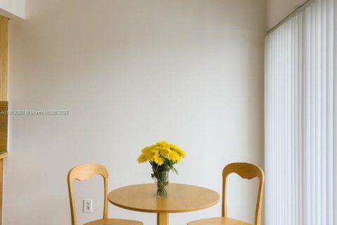 Купить кондоминиум в Майами, Флорида 2 спальни, 108.7м2, № 1968542 - фото 14
