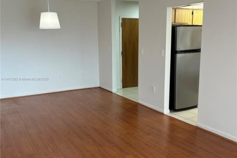 Купить кондоминиум в Майами, Флорида 2 спальни, 108.7м2, № 1968542 - фото 2