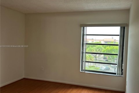 Купить кондоминиум в Майами, Флорида 2 спальни, 108.7м2, № 1968542 - фото 26