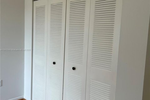 Купить кондоминиум в Майами, Флорида 2 спальни, 108.7м2, № 1968542 - фото 23