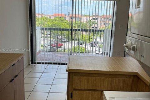 Купить кондоминиум в Майами, Флорида 2 спальни, 108.7м2, № 1968542 - фото 11