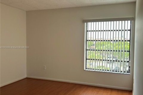 Купить кондоминиум в Майами, Флорида 2 спальни, 108.7м2, № 1968542 - фото 25