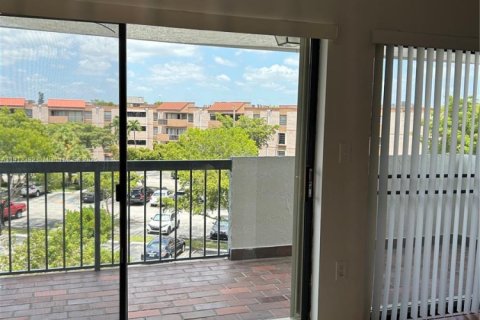 Купить кондоминиум в Майами, Флорида 2 спальни, 108.7м2, № 1968542 - фото 15