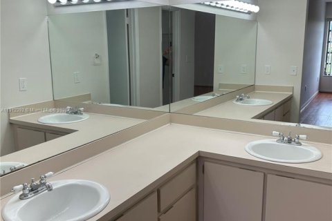 Купить кондоминиум в Майами, Флорида 2 спальни, 108.7м2, № 1968542 - фото 29