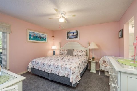 Condo in Tarpon Springs, Florida, 2 bedrooms  № 1511077 - photo 16
