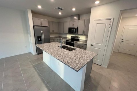 Townhouse in Davenport, Florida 3 bedrooms, 156.73 sq.m. № 2110972 - photo 4