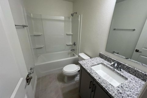Townhouse in Davenport, Florida 3 bedrooms, 156.73 sq.m. № 2110972 - photo 12