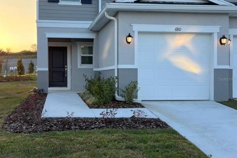 Townhouse in Davenport, Florida 3 bedrooms, 156.73 sq.m. № 2110972 - photo 2