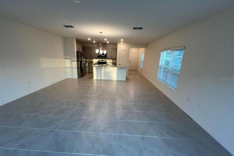 Townhouse in Davenport, Florida 3 bedrooms, 156.73 sq.m. № 2110972 - photo 3