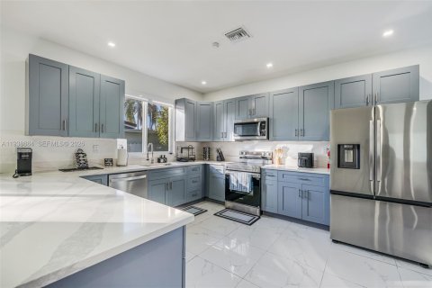 Villa ou maison à vendre à Cutler Bay, Floride: 5 chambres, 208.66 m2 № 1996058 - photo 9