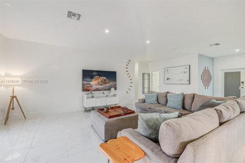 Villa ou maison à vendre à Cutler Bay, Floride: 5 chambres, 208.66 m2 № 1996058 - photo 7