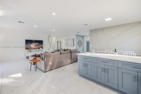 Villa ou maison à vendre à Cutler Bay, Floride: 5 chambres, 208.66 m2 № 1996058 - photo 10