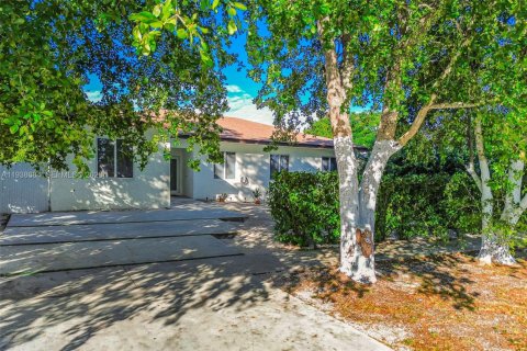 Villa ou maison à vendre à Cutler Bay, Floride: 5 chambres, 208.66 m2 № 1996058 - photo 2