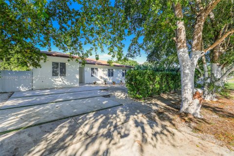 Villa ou maison à vendre à Cutler Bay, Floride: 5 chambres, 208.66 m2 № 1996058 - photo 3