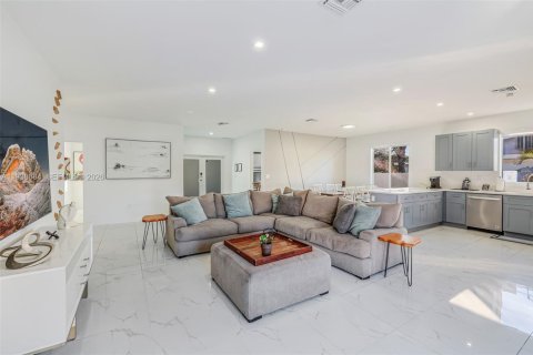 Villa ou maison à vendre à Cutler Bay, Floride: 5 chambres, 208.66 m2 № 1996058 - photo 5
