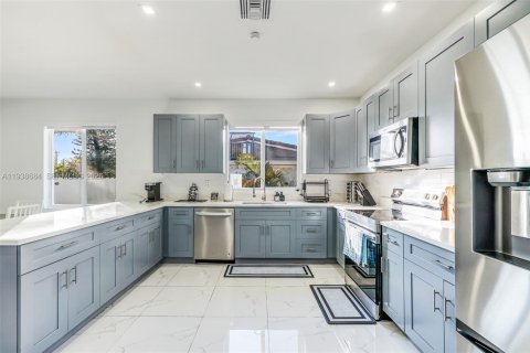 Villa ou maison à vendre à Cutler Bay, Floride: 5 chambres, 208.66 m2 № 1996058 - photo 8