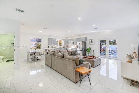 Villa ou maison à vendre à Cutler Bay, Floride: 5 chambres, 208.66 m2 № 1996058 - photo 4