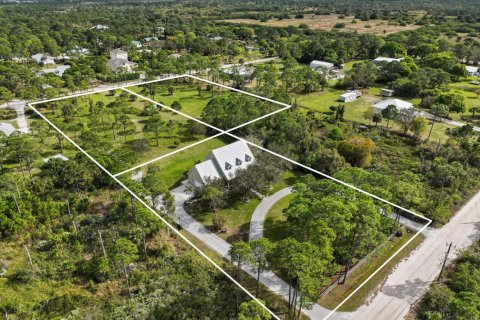 House in Fort Pierce, Florida 4 bedrooms, 220.55 sq.m. № 1014294 - photo 1