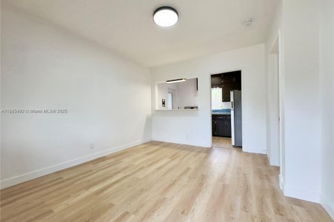 Casa en alquiler en North Miami, Florida, 1 dormitorio, 99.87 m2 № 1948654 - foto 5