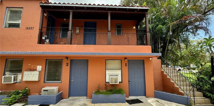 Casa en North Miami, Florida 1 dormitorio, 99.87 m2 № 1948654