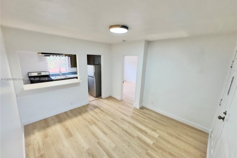 Casa en alquiler en North Miami, Florida, 1 dormitorio, 99.87 m2 № 1948654 - foto 9