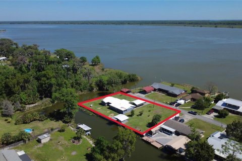 House in Lake Panasoffkee, Florida 4 bedrooms, 123.47 sq.m. № 2310359