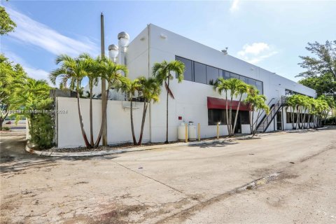 Bureau à louer à Doral, Floride № 1182430 - photo 1