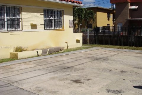 Купить коммерческую недвижимость в Майами, Флорида 197.97м2, № 2067794 - фото 3