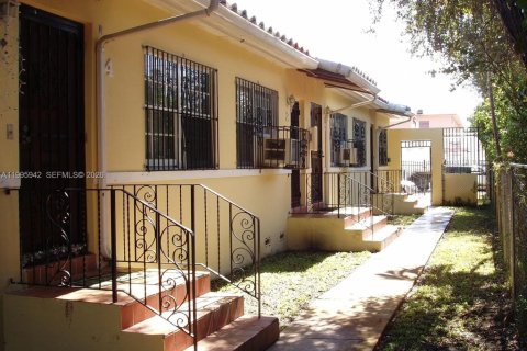 Купить коммерческую недвижимость в Майами, Флорида 197.97м2, № 2067794 - фото 2