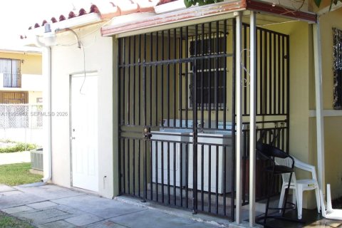 Купить коммерческую недвижимость в Майами, Флорида 197.97м2, № 2067794 - фото 4