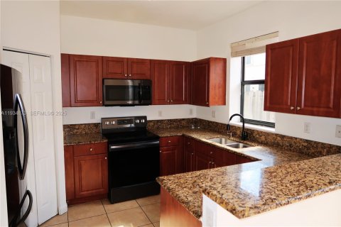 Townhouse in Homestead, Florida 4 bedrooms, 161.28 sq.m. № 1994437 - photo 8