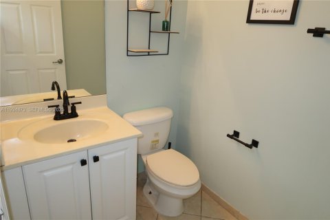 Townhouse in Homestead, Florida 4 bedrooms, 161.28 sq.m. № 1994437 - photo 4
