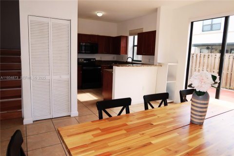 Townhouse in Homestead, Florida 4 bedrooms, 161.28 sq.m. № 1994437 - photo 7