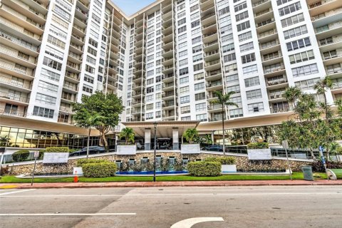 Condominio en venta en Miami Beach, Florida, 2 dormitorios, 155.15 m2 № 1958905 - foto 3