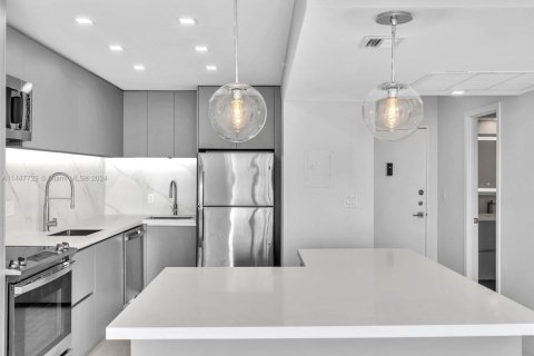 Condominio en venta en Miami Beach, Florida, 2 dormitorios, 155.15 m2 № 1958905 - foto 12