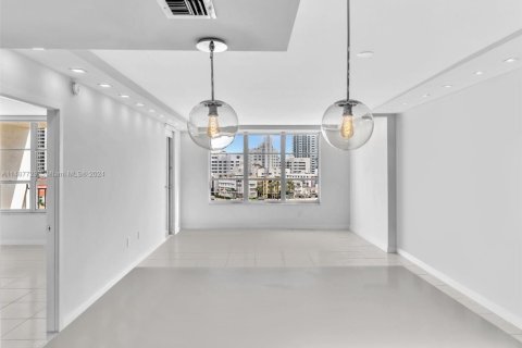 Condominio en venta en Miami Beach, Florida, 2 dormitorios, 155.15 m2 № 1958905 - foto 14