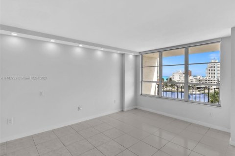 Condominio en venta en Miami Beach, Florida, 2 dormitorios, 155.15 m2 № 1958905 - foto 23