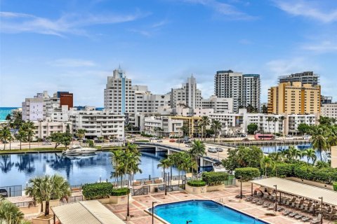 Condominio en venta en Miami Beach, Florida, 2 dormitorios, 155.15 m2 № 1958905 - foto 1