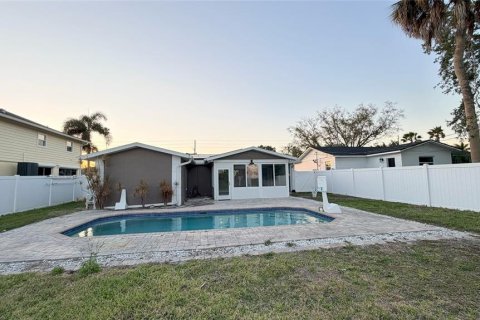 Casa en alquiler en Saint Petersburg, Florida, 3 dormitorios, 104.42 m2 № 2093435 - foto 10