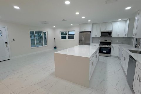Casa en alquiler en Saint Petersburg, Florida, 3 dormitorios, 104.42 m2 № 2093435 - foto 6