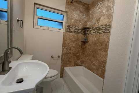 Casa en alquiler en Saint Petersburg, Florida, 3 dormitorios, 104.42 m2 № 2093435 - foto 9