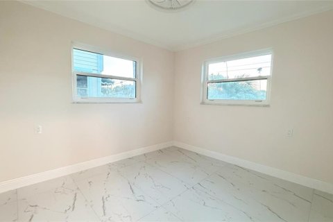 Casa en alquiler en Saint Petersburg, Florida, 3 dormitorios, 104.42 m2 № 2093435 - foto 7