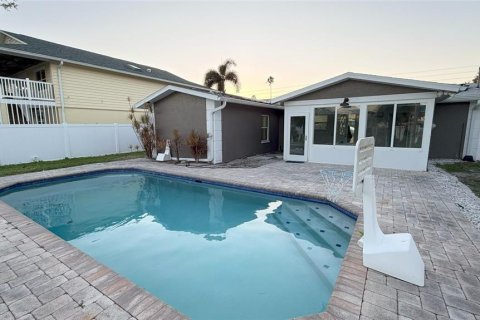 Villa ou maison à Saint Petersburg, Floride 3 chambres, 104.42 m2 № 2093435